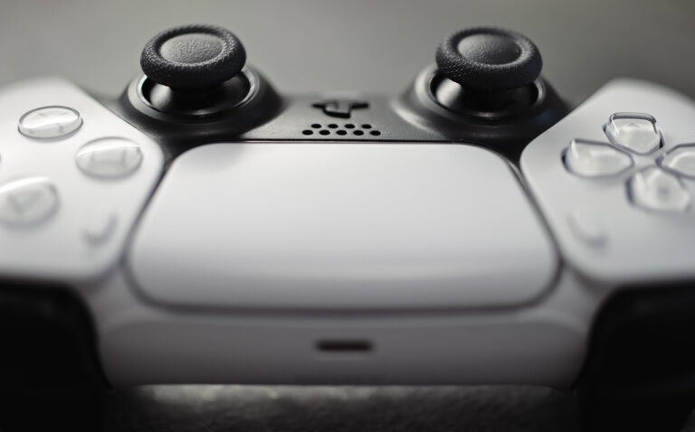 Co się psuje częściej – Xbox czy PlayStation? Porównanie awaryjności konsol Co się psuje częściej – Xbox czy PlayStation? Porównanie awaryjności konsol