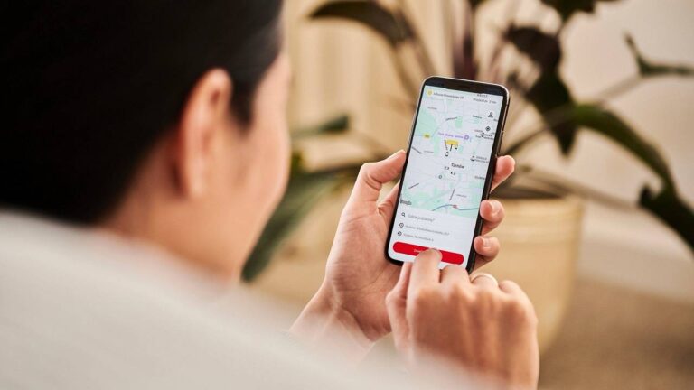 Nowoczesne usługi taxi w praktyce: zamów wcześniej, zapłać kartą, podróżuj po swojemu