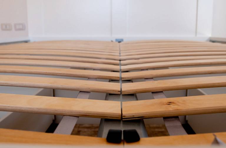 Twardość stelaża – jak regulować?