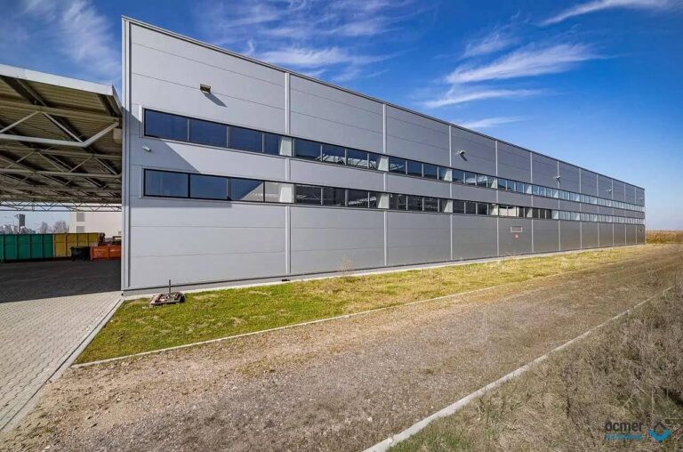 Budowa hali z płyty warstwowej – kompleksowy przewodnik