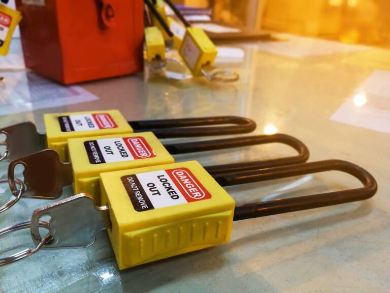 Czym różnią się zabezpieczenia LOTO od standardowych blokad przemysłowych?