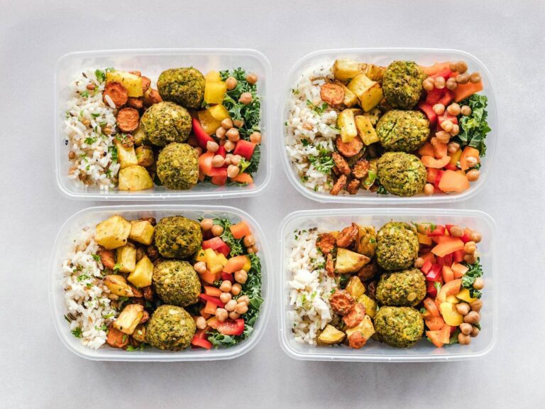 Meal prep – jak przygotować jedzenie na kilka dni bez utraty smaku