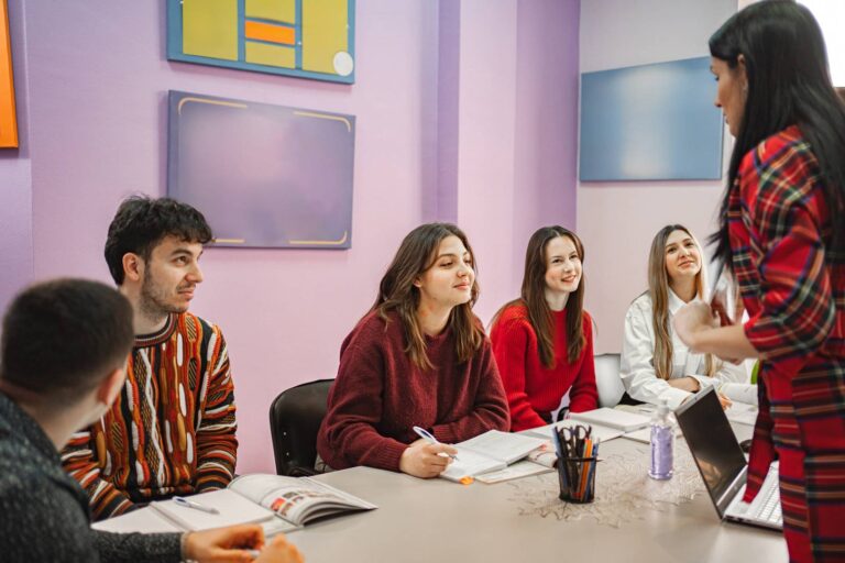 Dlaczego warto uczyć się języka obcego w profesjonalnej szkole językowej