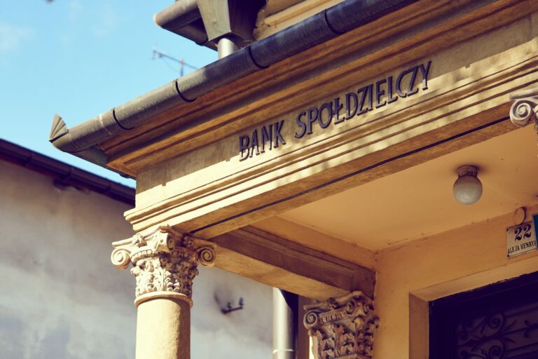 BGŻ jako dawny Bank Gospodarki Żywnościowej i ważny etap historii polskiej bankowości